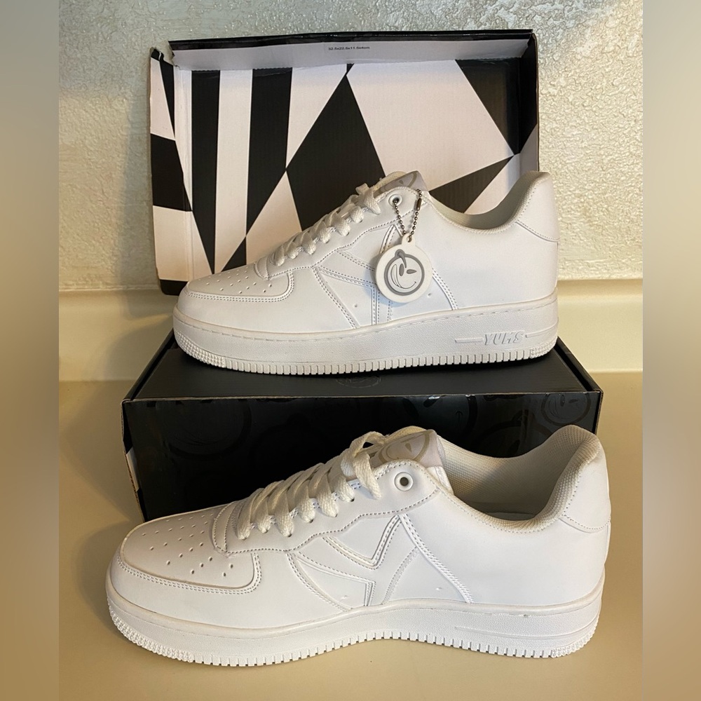 NEW!! YUMS WHITE Low-Top men’s Sneakers